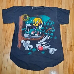 Vintage 90s Tweety and Sylvester t-shirt Looney Tunes